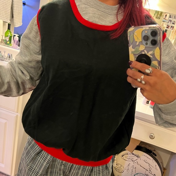 Black running sweater - Picture 2 of 9